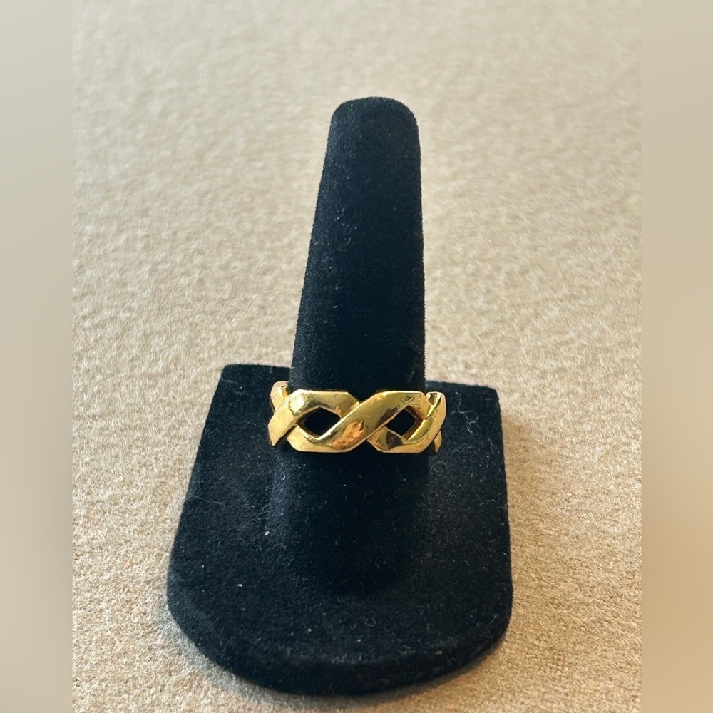 Elegant Gold-Tone Infinity Ring Size 7.5 Excellent Condition​